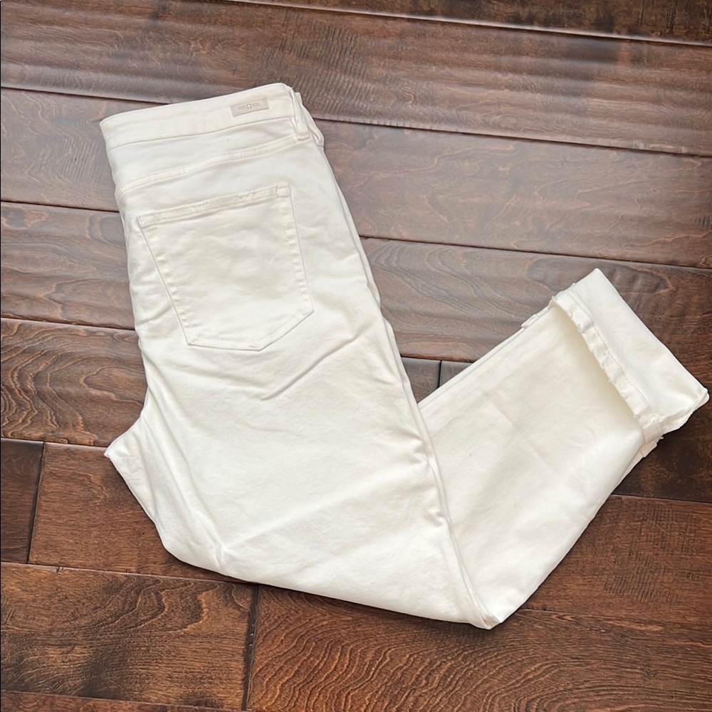 Women's white cuffed jeans